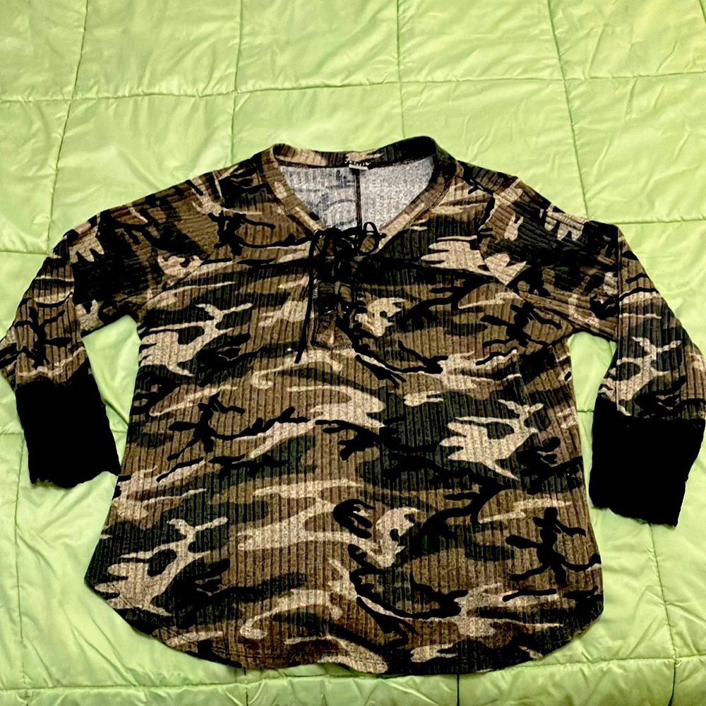 Venus 2X ribbed camo and lace with suede lace up tie